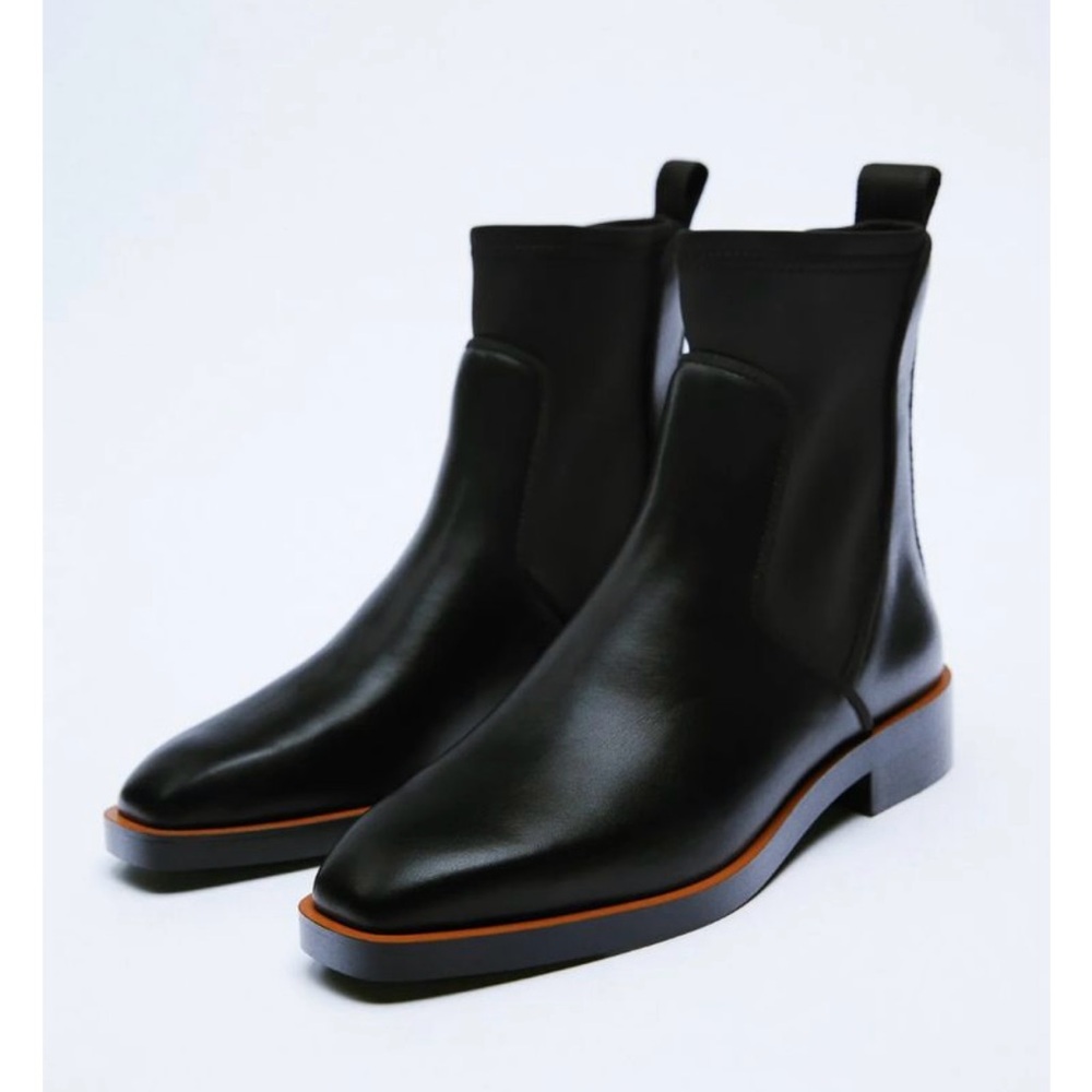 Black Women's Chelsea Boots with Contrasting Trim